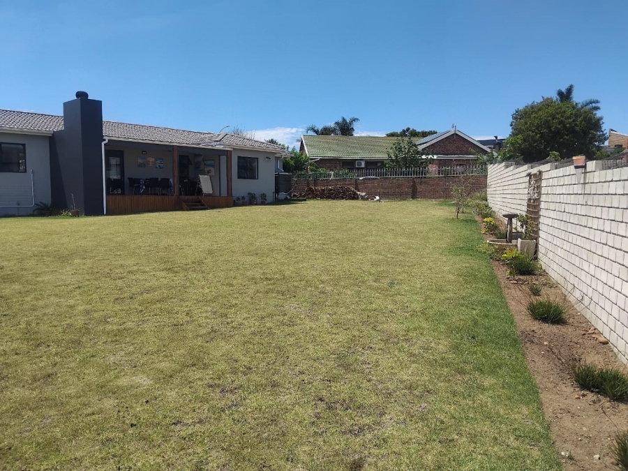 3 Bedroom Property for Sale in Wavecrest Eastern Cape